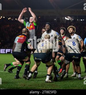 Maro Itoje von Saracens in Aktion während des Gallagher Premiership Rugby-Spiels zwischen Harlequins und Saracens am 18. November 2023 in Lon Stockfoto