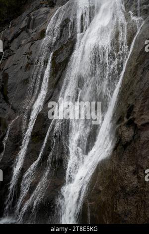 Aber Falls ein dramatischer Wasserfall am Rande der Carneddau Mountains im Snowdonia-Nationalpark in Nordwales. Stockfoto