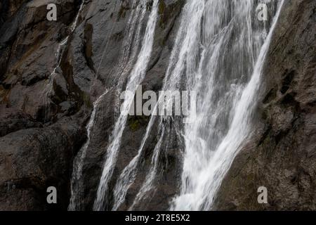 Aber Falls ein dramatischer Wasserfall am Rande der Carneddau Mountains im Snowdonia-Nationalpark in Nordwales. Stockfoto