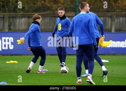 James McAtee (Mitte) in England während eines Trainings auf der Finch Farm in Liverpool. Bilddatum: Montag, 20. November 2023. Stockfoto