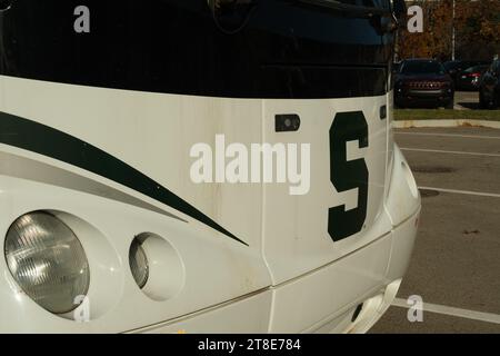 Der Spartan Bus parkt vor dem Spartan Stadium, Michigan State University, East Lansing Michigan USA Stockfoto