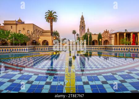 San Diego, Kalifornien, USA plaza und Brunnen bei Sonnenaufgang. Stockfoto