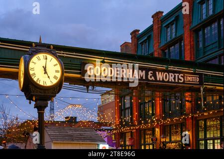 Christmas Village oder Market im Distillery District, Toronto, Kanada Stockfoto