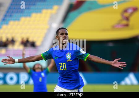 Surakarta, Indonesien. November 2023. Estevao aus Brasilien feiert das Torspiel im Achtelfinale der FIFA U-17-Weltmeisterschaft Indonesien 2023 zwischen Ecuador und Brasilien im Manahan-Stadion in Surakarta, Zentral-Java, Indonesien, am 20. November 2023. Quelle: Yanuar/Xinhua/Alamy Live News Stockfoto