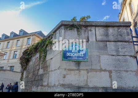 Paris, Frankreich, Straßenschild mit der Rue descartes im 5. Arrondissement, nur Editorial. Stockfoto