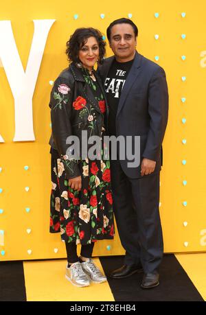 Meera Syal und Sanjeev Bhaskar nehmen an der UK-Premiere von „Yesterday“ am Odeon Luxe Leicester Square in London Teil. Stockfoto