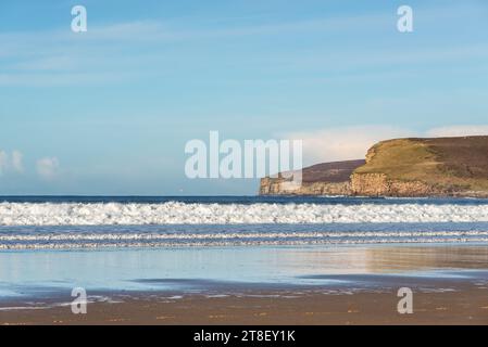Blick auf Dunnet Beach in der Nähe von Thurso an der Nordküste Schottlands, Großbritannien Stockfoto