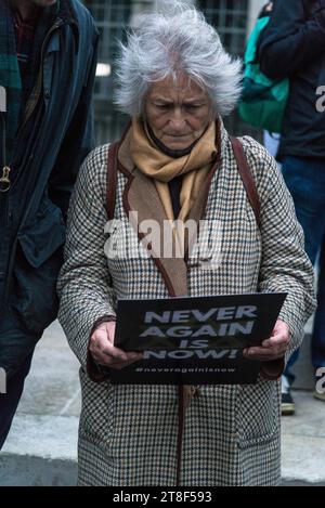 "Never Again is Now" ist eine Gebets- und Protestveranstaltung in Whitehall, um Solidarität mit dem jüdischen Volk auszudrücken und sich gegen Antisemitismus zu wehren. Stockfoto