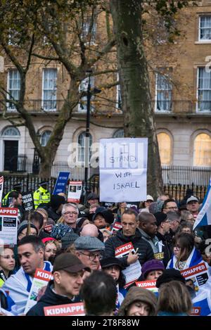 "Never Again is Now" ist eine Gebets- und Protestveranstaltung in Whitehall, um Solidarität mit dem jüdischen Volk auszudrücken und sich gegen Antisemitismus zu wehren. Stockfoto