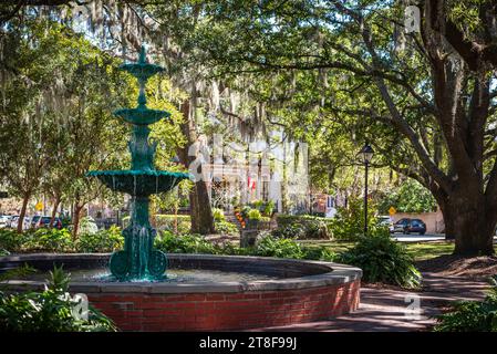 Brunnen am Lafayette Square in Savannah, Georgia, USA. Stockfoto