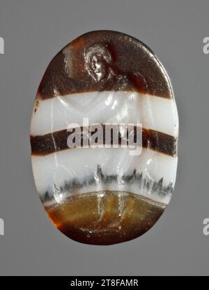 Mann, der Wasser aus einem Brunnen holt (?), nicht früher als 300 v. Chr. - nicht später als 100 v. Chr., Siegelring, Ringstein, Höhe 1,3 cm, Breite 0,9 cm, Steinmetzarbeit, Steinschnitt, römische, republikanische Zeit (510 v. Chr. - 27 v. Chr.) Stockfoto