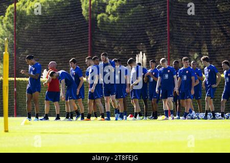 ALMANCIL - die Spieler der niederländischen Mannschaft während eines Trainings der niederländischen Nationalmannschaft am 20. November 2023 in Almancil, Portugal. Die niederländische Nationalmannschaft bereitet sich auf das Qualifikationsspiel der Europameisterschaft gegen Gibraltar vor. ANP OLAF KRAAK Stockfoto
