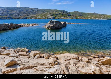 Lagoa Comprida (langer See) ist der größte See des Naturparks Serra da Estrela in Portugal. Stockfoto