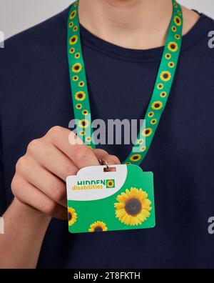 Das "Hidden Disabilities Lanyard"-Programm Stockfoto