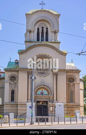 Belgrad, Serbien - 13. August 2023: Serbisch-orthodoxe Kirche St. Alexandar Nevsky in der Cara Dusana Straße in der Hauptstadt. Stockfoto