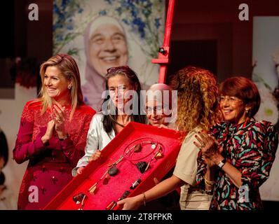 Rotterdam, Niederlande. November 2023. Königin Maxima der Niederlande im Theater Zuidplein in Rotterdam, 20-11-2023 Foto: Albert Nieboer Credit: dpa/Alamy Live News Stockfoto