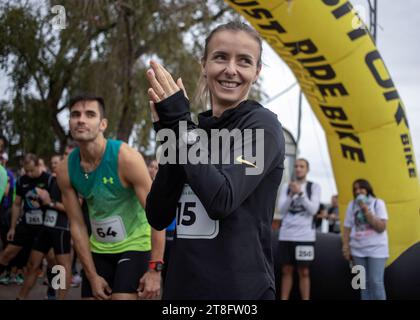 Belgrad, Serbien, 4. November 2023: Die Athletin begrüßt die Ankündigung des Benefizlaufes „Zajedno za Vasilija“ (gemeinsam für Vasilije) Stockfoto