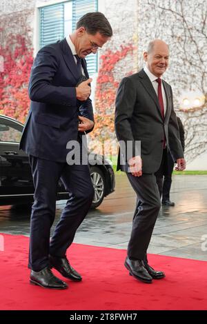 Konferenz G20 Kompakt mit Afrika Konferenz G20 Kompakt mit Afrika am 20. November 2023 in Berlin im Kanzleramt, Olaf Scholz, Bundeskanzler, Mark Rutte, Ministerpräsident der Niederlande Berlin Berlin GER *** Konferenz G20 Kompakt mit Afrika Konferenz G20 Kompakt mit Afrika am 20. November 2023 in Berlin im Kanzleramt, Olaf Scholz, Bundeskanzler Mark Rutte, Premierminister der Niederlande Berlin Deutschland Credit: Imago/Alamy Live News Stockfoto