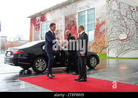 Konferenz G20 Kompakt mit Afrika Konferenz G20 Kompakt mit Afrika am 20. November 2023 in Berlin im Kanzleramt, Olaf Scholz, Bundeskanzler, Mark Rutte, Ministerpräsident der Niederlande Berlin Berlin GER *** Konferenz G20 Kompakt mit Afrika Konferenz G20 Kompakt mit Afrika am 20. November 2023 in Berlin im Kanzleramt, Olaf Scholz, Bundeskanzler Mark Rutte, Premierminister der Niederlande Berlin Deutschland Credit: Imago/Alamy Live News Stockfoto