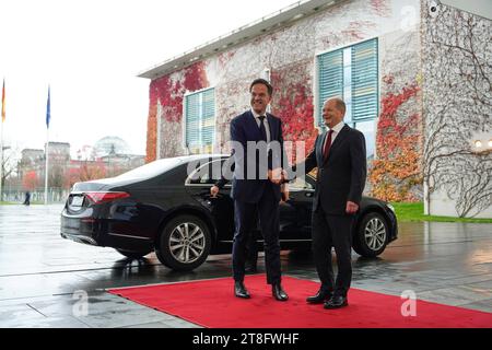 Konferenz G20 Kompakt mit Afrika Konferenz G20 Kompakt mit Afrika am 20. November 2023 in Berlin im Kanzleramt, Olaf Scholz, Bundeskanzler, Mark Rutte, Ministerpräsident der Niederlande Berlin Berlin GER *** Konferenz G20 Kompakt mit Afrika Konferenz G20 Kompakt mit Afrika am 20. November 2023 in Berlin im Kanzleramt, Olaf Scholz, Bundeskanzler Mark Rutte, Premierminister der Niederlande Berlin Deutschland Credit: Imago/Alamy Live News Stockfoto