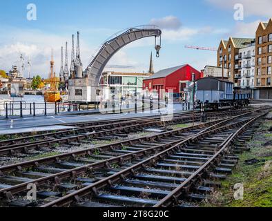 Bristol Harbour Railway und Fairbairn Dampfkran am schwimmenden Hafen von Bristol Stockfoto