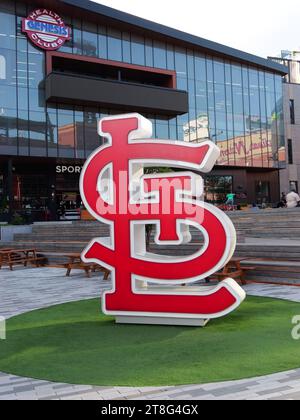 St. Louis, Missouri - 21. Juni 2023: Cardinals Ballpark Village in Downtown STL Stockfoto