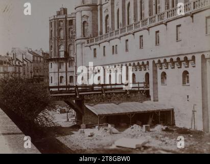 Brücke und Graben, Château de Saint-Germain-en-Laye, Yvelines, Amateurfotograf, 19.-20. Jahrhundert, Fotografie, Grafik, Fotografie, Abmessungen - Bild:, Höhe: 4,2 cm, Breite: 5,7 cm, Abmessungen - Rand:, Höhe: 4,7 cm, Breite: 5,9 cm Stockfoto