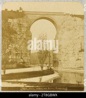 Bridge, Parc des Buttes-Chaumont, 19. Arrondissement, Paris, Fotograf, 19.-20. Jahrhundert, Fotografie, Grafik, Fotografie, Albumendruck, Abmessungen – Arbeit: Höhe: 8 cm, Breite: 7,5 cm, Abmessungen – Befestigung:, Höhe: 63,1 cm, Breite: 49,4 cm Stockfoto