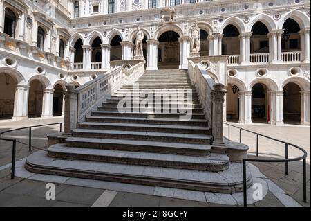 Scala dei Giganti. Am Fuße der Scala dei Giganti (Treppe des Riesen) im Dogenpalast (Palazzo Ducale) in Veni Stockfoto