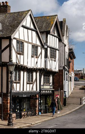 Malerische alte Holzrahmengebäude an der West Street im Stadtzentrum von Exeter. Stockfoto