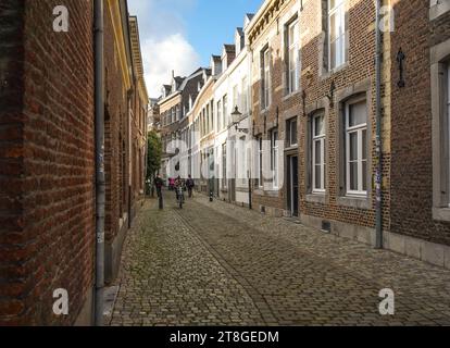 Jekerkwartier, Kopfsteinpflasterstraße, historisches Viertel im alten Stadtzentrum von Maastricht, Limburg, Niederlande. Stockfoto