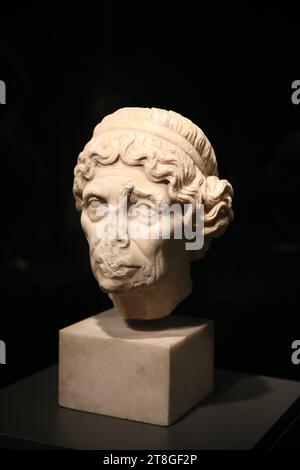 Der Kopf der alten Frau. Tarquinia, Italien. Römische Zeit. Wahrscheinlich aus einem griechischen Original aus dem 4. Jahrhundert. Marmor. Sehr realistisch. British Museum. London. GBR. Stockfoto