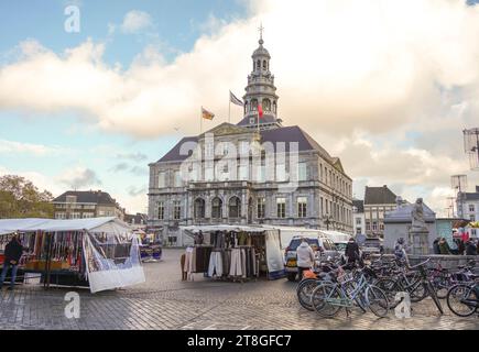 Die City Hall, Rathaus, Stadhuis, am Marktplatz, Maastricht, Limburg, Niederlande. Stockfoto