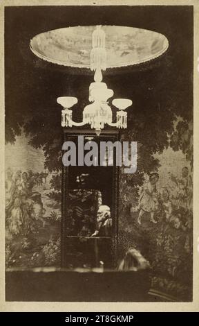 Victor Hugo in der Reflexion des Treppenspiegels im Hauteville House, Fotograf, zwischen 1878 und 1879, 19. Jahrhundert, Maison de Victor Hugo - Hauteville House, Fotografie, Aristotype, Guernsey, Abmessungen - Werk: Höhe: 14,6 cm, Breite: 9,4 cm Stockfoto