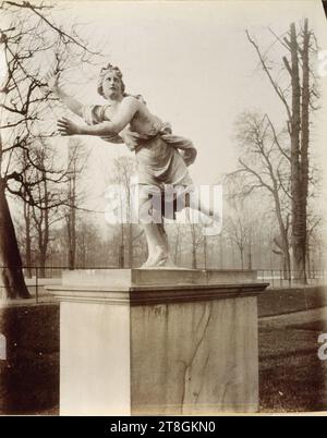 Daphne verfolgt von Apollo, Skulptur von Guillaume Coustou, Tuilerien, 1. Arrondissement, Paris, Atget, Eugène (Jean Eugène Auguste Atget), Fotograf, Fotografie, Grafik, Albumendruck, Abmessungen – Arbeit: Höhe: 21,6 cm, Breite: 17,8 cm Stockfoto