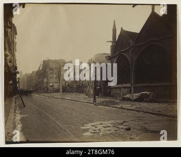 Kirche Saint Séverin, Rue Saint Jacques. Ansicht aufgenommen an der Kreuzung der Rue Galande (verschwunden), 5. Arrondissement, Paris, Atget, Eugène (Jean Eugène Auguste Atget), Fotograf, Fotografie, Grafik, Albumendruck, Abmessungen – Arbeit: Höhe: 17,6 cm, Breite: 21,9 Stockfoto