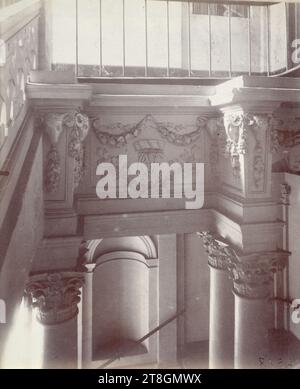 Treppe des Hôtel de Beauvais, Rue Francois-Miron 68, 4. Arrondissement, Paris, Atget, Eugène (Jean Eugène Auguste Atget), Fotograf, 1902, Fotografie, Grafik, Fotografie, Albumendruck, Abmessungen - Arbeiten: Höhe: 22 cm, Breite: 17,9 cm Stockfoto