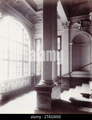 Treppe des Hôtel de Beauvais, Rue Francois-Miron 68, 4. Arrondissement, Paris, Atget, Eugène (Jean Eugène Auguste Atget), Fotograf, 1902, Fotografie, Grafik, Fotografie, Albumendruck, Abmessungen - Arbeiten: Höhe: 22 cm, Breite: 17,9 cm Stockfoto