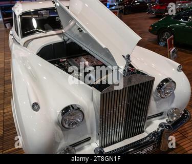 LAS VEGAS, NV/USA - 2. NOVEMBER 2023: 'Paramount', ein Rolls-Royce Silver Cloud II aus dem Jahr 1961 Baumeister: Ringbrothers, SEMA. Stockfoto