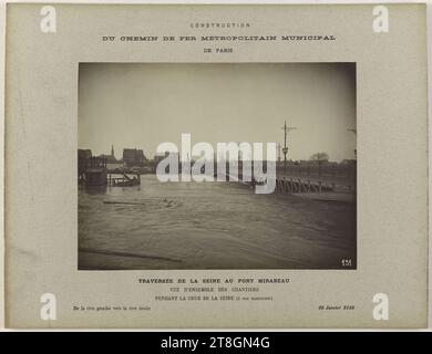 Blick auf die U-Bahn-Arbeiten in Pont Mirabeau während der Überschwemmung der seine im Januar 1910. 15. Arrondissement, Paris, Fotograf, 29-1-1910, 20. Jahrhundert, Fotografie, Grafik, Fotografie, Gelatinebromid-Druck aus Silber, Abmessungen - Arbeit: Höhe: 17,2 cm, Breite: 23 cm, Abmessungen - Montage:, Höhe: 26,8 cm, Breite: 34,6 cm Stockfoto