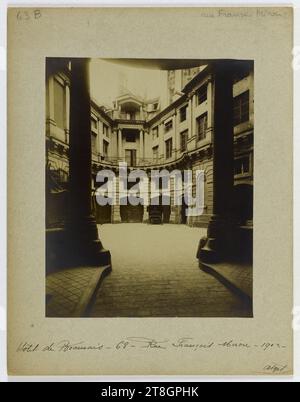 Hotel de Beauvais. 68 rue Francois Miron, 4. Arrondissement, Paris, Atget, Eugène (Jean Eugène Auguste Atget), Fotograf, Fotografie, Grafik, Albumendruck, Abmessungen – Arbeit: Höhe: 21,7 cm, Breite: 17,4 cm Stockfoto