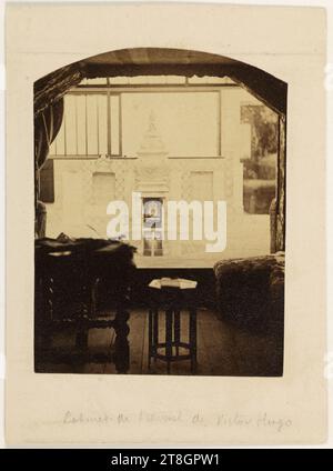 Reportage von Edmond Bacot im Hauteville House: The Look-out and the Study, 1862, Bacot, Edmond, Fotograf, ete 1862, 3. Viertel des 19. Jahrhunderts, Victor Hugo's House - Hauteville House, Foto, Fotografie, Albumendruck, Guernsey, Abmessungen - Arbeit: Höhe: 8,6 cm, Breite: 6,3 cm, Abmessungen - antike Befestigung:, Höhe: 11,2 cm, Breite: 8,2 cm, Abmessungen - Befestigung:, Höhe: 40 cm, Breite: 30 cm Stockfoto