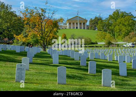 Auf dem Arlington National Cemetery in Virginia beerdigte Reihen von Helden, einige stammen aus dem Amerikanischen Bürgerkrieg Stockfoto