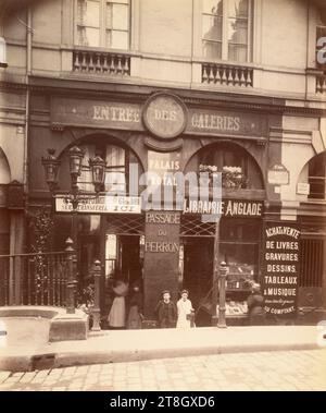 Passage du Perron, Eintritt zu den Galeries du Palais-Royal. 9, rue de Beaujolais, 1er Arrondissement, Paris, Atget, Eugène (Jean Eugène Auguste Atget), Fotograf, 1907, Fotografie, Grafik, Fotografie, Albumendruck, Abmessungen - Werk: Höhe: 21,7 cm, Breite: 17,6 cm Stockfoto