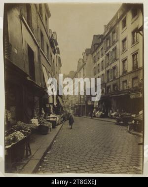 Perspektive der Rue Mouffetard, Ansicht von der Rue Daubenton in Saint-Médard, 5. Arrondissement, Paris, Atget, Eugène (Jean Eugène Auguste Atget), Fotograf, Fotografie, Grafik, Albumendruck, Abmessungen – Arbeit: Höhe: 21,3 cm, Breite: 17,6 cm Stockfoto