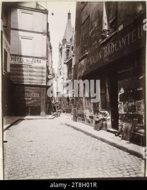 Rue des Prêtres-Saint-Séverin, Richtung Kirche Saint-Séverin, 5. Arrondissement, Paris, Atget, Eugène (Jean Eugène Auguste Atget), Fotograf, 1912, Fotografie, Grafik, Fotografie, Albumendruck, Abmessungen - Arbeiten: Höhe: 22,1 cm, Breite: 17,8 cm Stockfoto