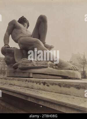 Skulptur, von Prometheus, Skulptur von James Pradier, Jardin des Tuileries, 1. Arrondissement, Paris, Atget, Eugène (Jean Eugène Auguste Atget), Fotograf, 1911, Fotografie, Grafik, Fotografie, Albumendruck, Abmessungen - Arbeit: Höhe: 22,1 cm, Breite: 17,8 cm Stockfoto