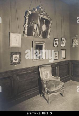 Fotografien der Zimmer in Victor Hugos Haus, 1900-1930: Madame Hugos Zimmer im zweiten Stock, Fotograf, zwischen 1920 und 1930, 20. Jahrhundert, Victor Hugos Haus - Hauteville Haus, Fotografie, Gelatino Silberbromid Druck, Paris, Abmessungen - Werk: Höhe: 23 cm, Breite: 16,6 cm, Abmessungen - Antike Halterung:, Höhe: 38,8 cm, Breite: 29,7 cm Stockfoto