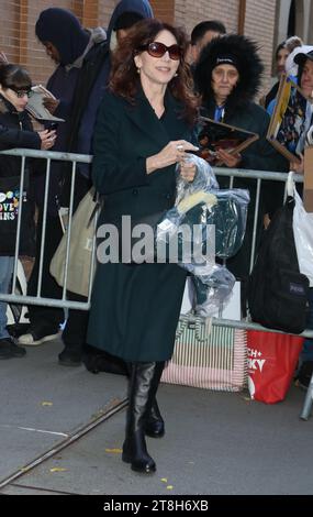 New York, USA. 20. November 2023 Marilu Henner on the View for Cast Reunion of Taxi in New York 20. November 2023 Credit:RW/MediaPunch Credit: MediaPunch Inc/Alamy Live News Stockfoto