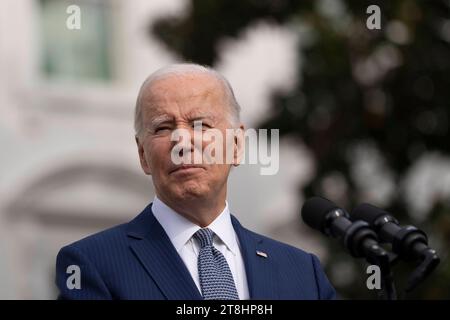 US-Präsident Joe Biden nimmt an einer Zeremonie zur Begnadigung des National Thanksgiving Turkey im Weißen Haus in Washington, DC, am Mittwoch, den 20. November 2023 Teil. Copyright: XChrisxKleponisx/xPoolxviaxCNPx/MediaPunchx Credit: Imago/Alamy Live News Stockfoto